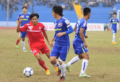 Cầu thủ U.19 Hoàng Anh (phải) chưa chắc được chọn làm nòng cốt ĐT U.23 dự SEA Games như tuyên bố trước đó của Chủ tịch VFF. Ảnh: H.M.