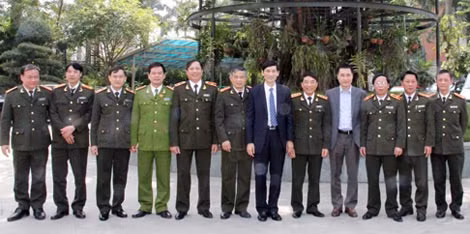 Thứ trưởng Trần Việt Tân với các đại biểu dự Hội nghị.