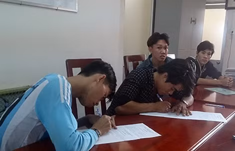 Các đối tượng liên quan đến đường dây của Ngân và Long đang khai nhận hành vi phạm tội.