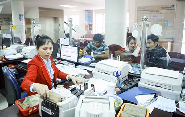 Từ việc điều hành linh hoạt lãi suất đã giúp tăng trưởng tín dụng khá tốt trong thời gian qua. ảnh: Hoàng Hùng