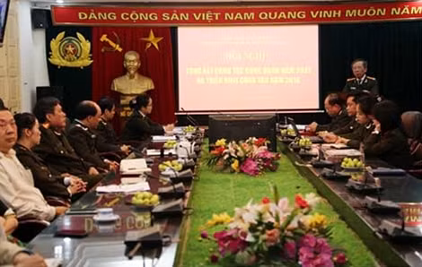Đại tá Đặng Văn Lân, Phó Tổng biên tập Báo Công an nhân dân phát biểu chỉ đạo tại Hội nghị.