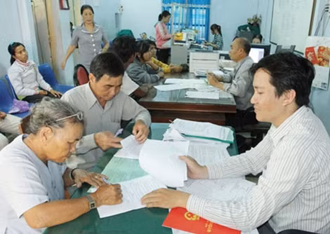 Cán bộ phải gần dân để lắng nghe dân.