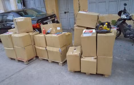 Sách hoàn chỉnh được đóng vào các thùng catton.