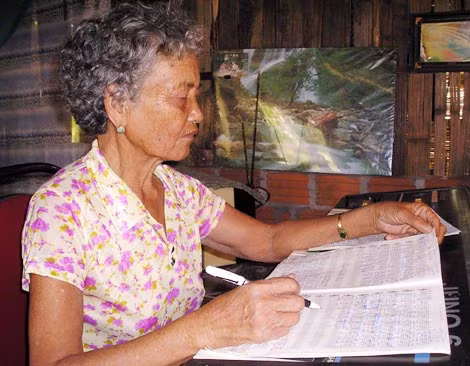 Nghệ sĩ HBen, người có công lớn trong việc sưu tầm sử thi Bah Nar.