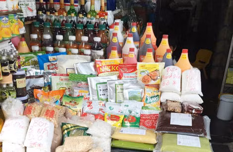 Nguyên liệu bánh Trung thu siêu rẻ, không nhãn mác bày bán tràn lan. Nguyên liệu bánh Trung thu siêu rẻ, không nhãn mác bày bán tràn lan.