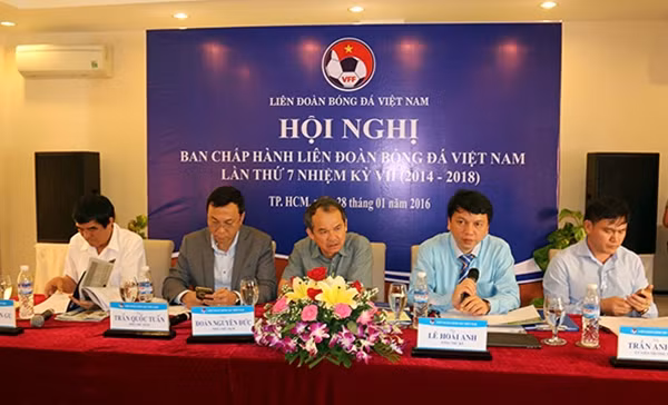 Sau thất bại của Miura, các quan chức VFF lại quay về phương án thầy nội, nhưng... Ảnh: H.M