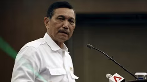 Luhut Panjaitan, Bộ trưởng đặc trách Điều phối Chính trị, Pháp lý và An ninh của Indonesia dọa kiện Trung Quốc về Biển Đông.