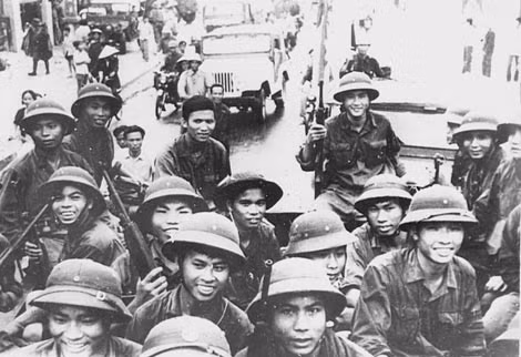 Quân giải phóng tiến vào TP Đà Nẵng ngày 29/3/1975. (Ảnh tư liệu).