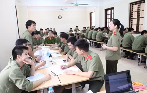 Sinh viên Học viện An ninh nhân dân trong một buổi thảo luận.
