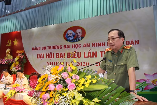 Thứ trưởng Nguyễn Văn Thành phát biểu chỉ đạo tại Đại hội.