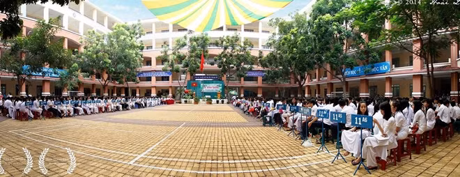 Học sinh THPT Trần Quang Khải quận 11 TP Hồ Chí Minh trong lễ khai giảng năm học mới