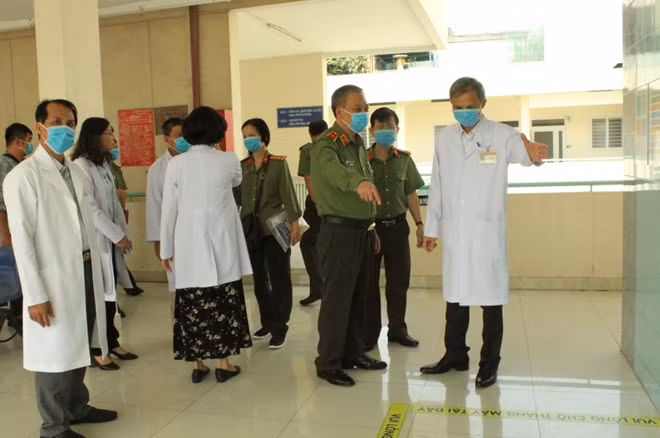 Đoàn kiểm tra khu vực cách ly