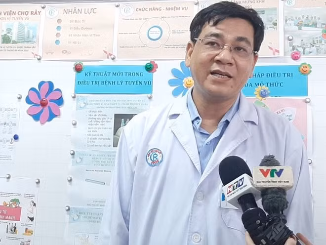 Bác sĩ Huỳnh Quang Khánh - Trưởng Đơn vị tuyến vú (BV Chợ Rẫy) trao đổi với PV về kỹ thuật sinh thiết hút chân không trong chẩn đoán và điều trị khối u.