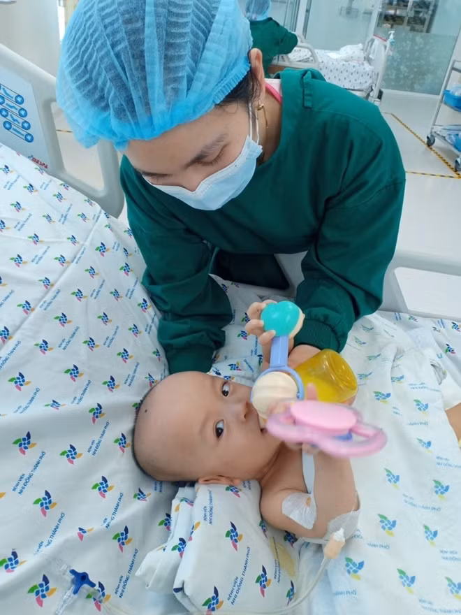 Hết sốt hoàn toàn, không còn phải lệ thuộc vào máy thở.