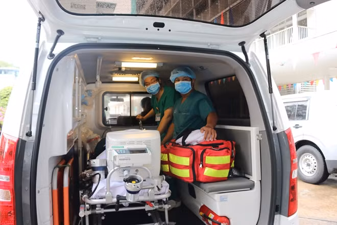 Các bước được chuẩn bị kỹ càng khi xuất phát tại Bệnh viện Chợ Rẫy đi đón bệnh nhân