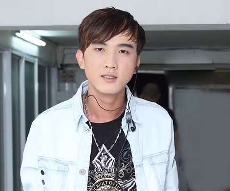 “Đan Nguyên đường phố” - người khiến “ông hoàng” Đàm Vĩnh Hưng cạch mặt ca sĩ Quang Lê. “Đan Nguyên đường phố” - người khiến “ông hoàng” Đàm Vĩnh Hưng cạch mặt ca sĩ Quang Lê.