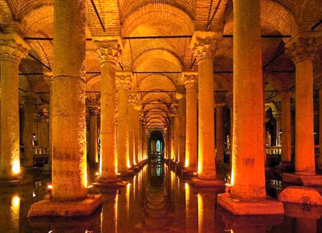 Bể chứa nước ngầm Basilica ở Istanbul. Bể chứa nước ngầm Basilica ở Istanbul.