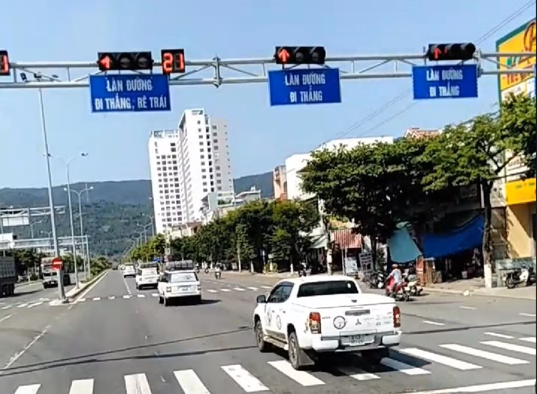 Nghi vấn "quái xế" cướp giật, vượt đèn đỏ gây tai nạn ảnh 4