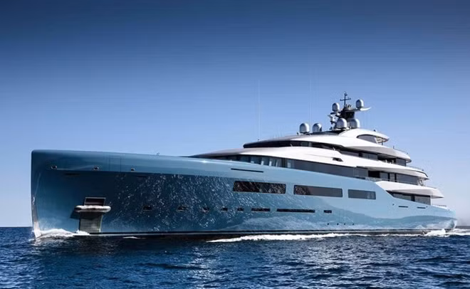 (Ảnh: Xe ĐS): Aviva nặng khoảng 4.200 tấn, dài hơn 98 m và xếp thứ 57 trong danh sách những chiếc du thuyền lớn nhất thế giới với tốc độ tối đa là 20 hải lý/giờ.