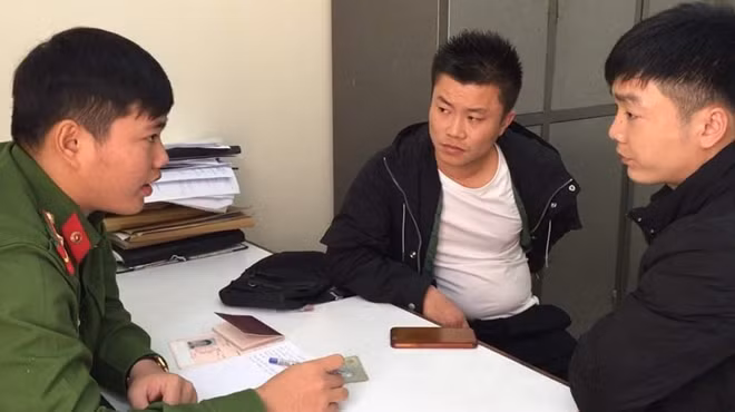 Đối tượng Li Hai Wu bị tạm giữ tại cơ quan điều tra Công an quận Ngũ Hành Sơn (ảnh CA)
