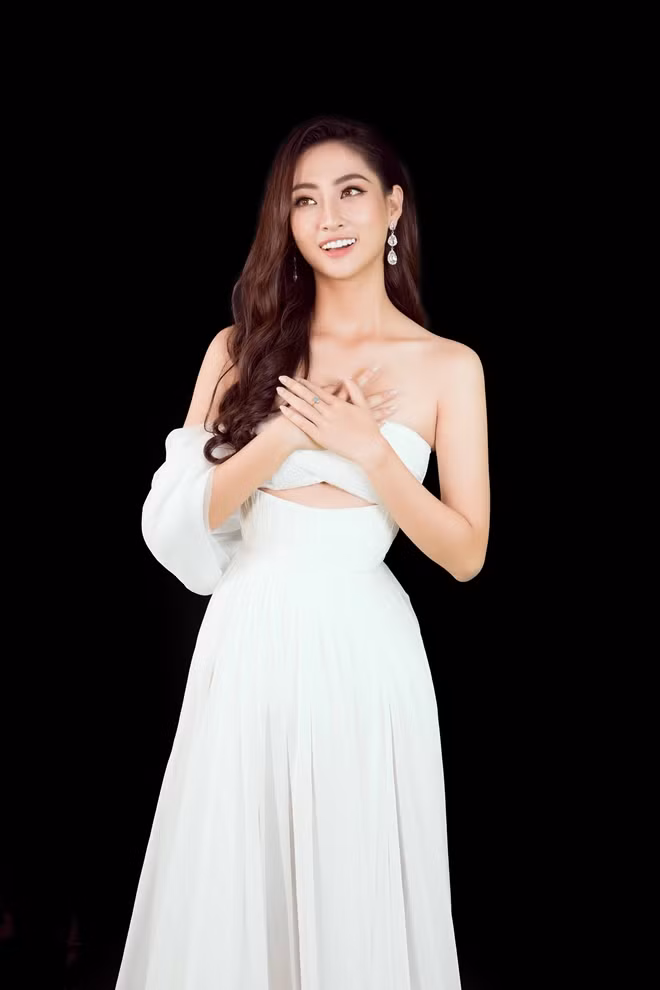 Những hình ảnh mới nhất của Hoa hậu Lương Thùy Linh tại Miss World.