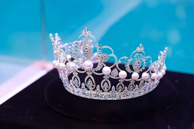 Chiếc vương miện dành cho Tân hoa hậu Miss World Việt Nam 2019 trị giá 3 tỉ đồng đã được lộ diện.