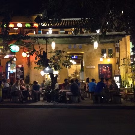 Quán cà phê “Con đường xích lô” (Cyclo’s Road Café)