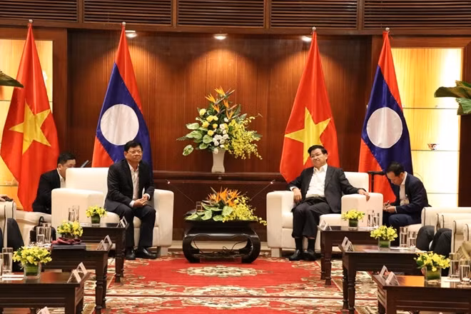 Đồng chí Võ Công Trí, Phó Bí thư Thường trực Thành ủy Đà Nẵng buổi tiếp kiến Thủ tướng Chính phủ nước CHDCND Lào Thongloun Sisoulith và đoàn công tác.