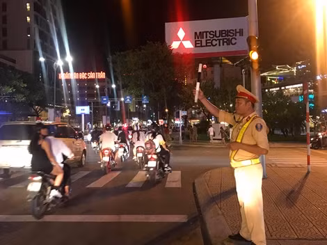 Hình ảnh đẹp của Công an Đà Nẵng trong Lễ hội pháo hoa quốc tế DIFF 2019