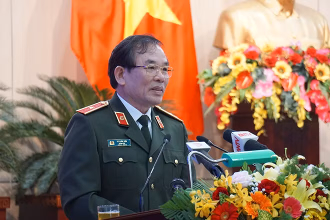 Thiếu tướng Vũ Xuân Viên – GĐ Công an TP Đà Nẵng trả lời tại kỳ họp thứ 12 của HĐND TP Đà Nẵng khóa IX, nhiệm kỳ 2016 - 2021 về các biện pháp xử lý đối với các đối tượng người nước ngoài vi phạm pháp luật trên địa bàn thành phố.