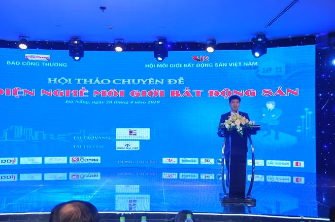 Hội thảo "Nhận diện nghề môi giới bất động sản" đã thu hút sự tham dự, tham luận của hơn 600 đại biểu.