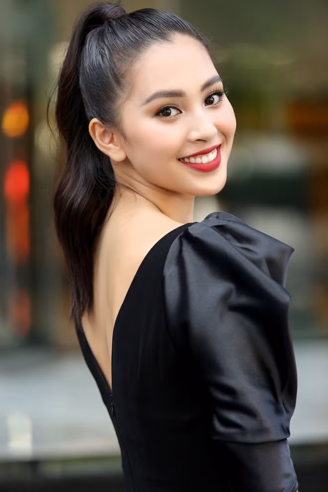 Ngày 1-6, xuất hiện tại buổi sơ khảo phía Nam Miss World Việt Nam 2019, hai hoa hậu Mai Phương Thuý và Tiểu Vy gây chú ý với nhan sắc nổi bật. Đây là lần đầu tiên hai nàng hậu đứng cùng một khung hình.
