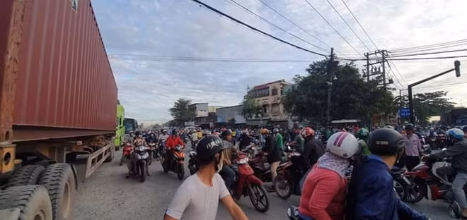 Tài xế container tông chết người rồi bỏ chạy 