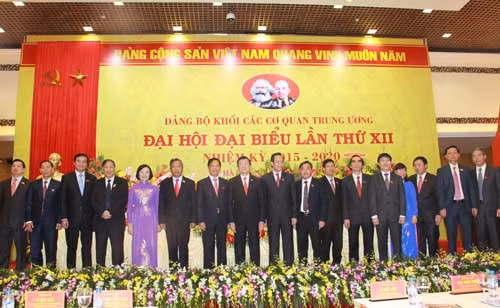 Đại biểu các Đảng bộ trực thuộc với Chủ tịch nước Trương Tấn Sang.