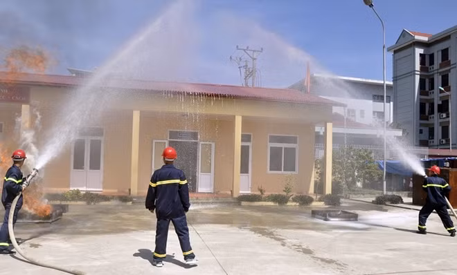 Kết thúc khóa học, các chiến sĩ bắt tay ngay vào công việc
