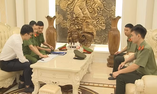Kiểm tra đăng ký lưu trú tại khách sạn