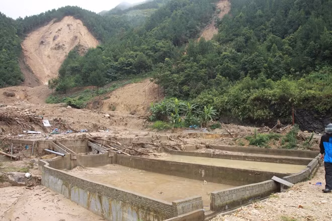 Những hình ảnh tan hoang sau lũ