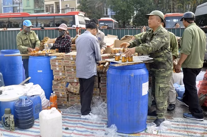Nước giải khát giả bị tiêu hủy