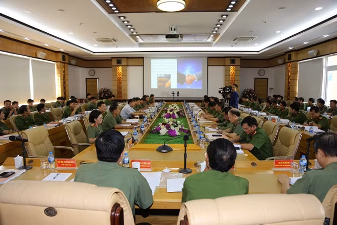 Các đại biểu tham dự hội thảo