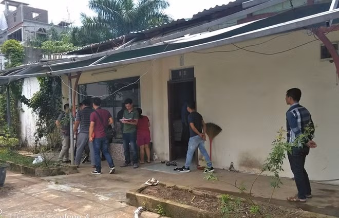 Lực lượng chức năng đang điều tra tại hiện trường vụ án (Ảnh Hữu Việt)