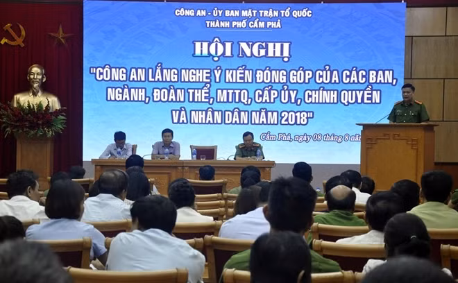 Lãnh đạo Công an TP Cẩm Phả tiếp thu ý kiến của các đại biểu