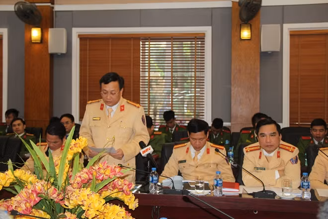 Thượng tá Trần Đình Khương, Phó trưởng Phòng CSGT Công an tỉnh Nghệ An hiến kế những giải pháp đảm bảo ANTT tại Trạm thu phí BOT trên địa bàn tỉnh Nghệ An