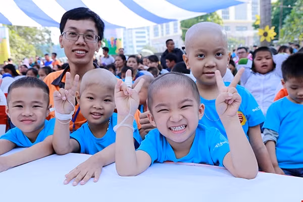 Nụ cười trong trẻo của những bệnh nhi ung thư (Ảnh: Vương Tuấn) Nụ cười trong trẻo của những bệnh nhi ung thư (Ảnh: Vương Tuấn)