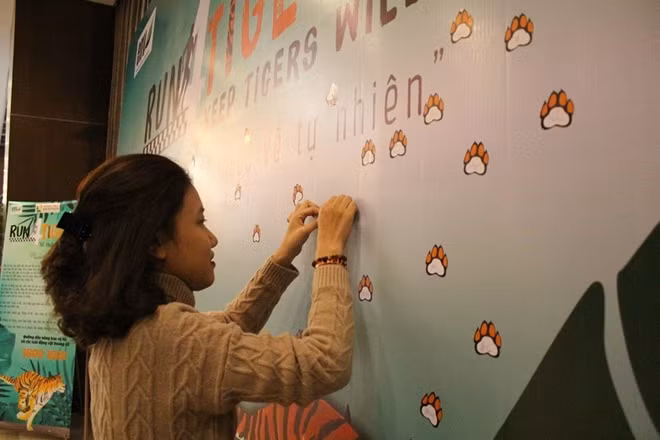 Ký tên cam kết bảo vệ hổ