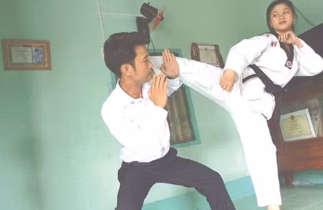 Thường xuyên luyện tập võ thuật để sẵn sàng đối mặt với bọn cướp trên mọi nẻo đường.