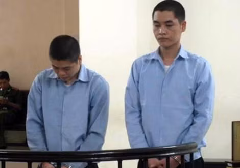 Hai bị cáo Dũng và Tư.