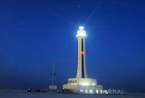 Hải đăng phi pháp của Trung Quốc trên đá Xu Bi, quần đảo Trường Sa của Việt Nam.