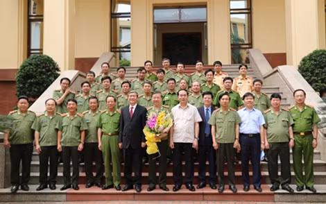 Chủ tịch nước Trần Đại Quang, Thường trực Ban Bí thư Đinh Thế Huynh với các đại biểu tham dự buổi Lễ.