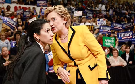 Huma Abedin cùng bà Hillary Clinton trong chiến dịch tranh cử năm 2008.