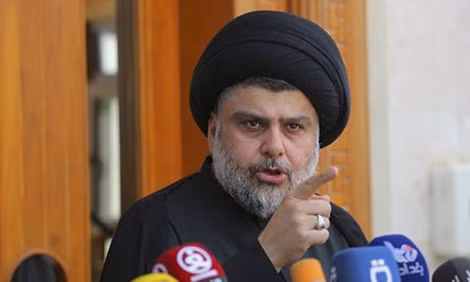 Giáo sĩ Shiite Moqtada al-Sadr, người đã châm ngòi cho người biểu tình tràn vào Vùng Xanh và cũng là người kêu gọi họ chấm dứt cuộc quậy phá.